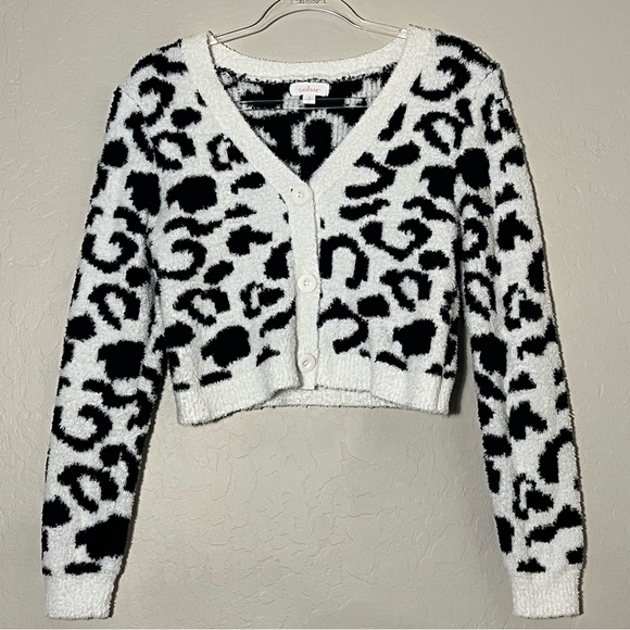 Colsie 2pc Sweater & Shorts Set - Picture 2 of 3